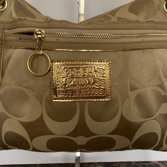 Coach Signature "C" Poppy Hippie Crossbody - Picture 2 of 7